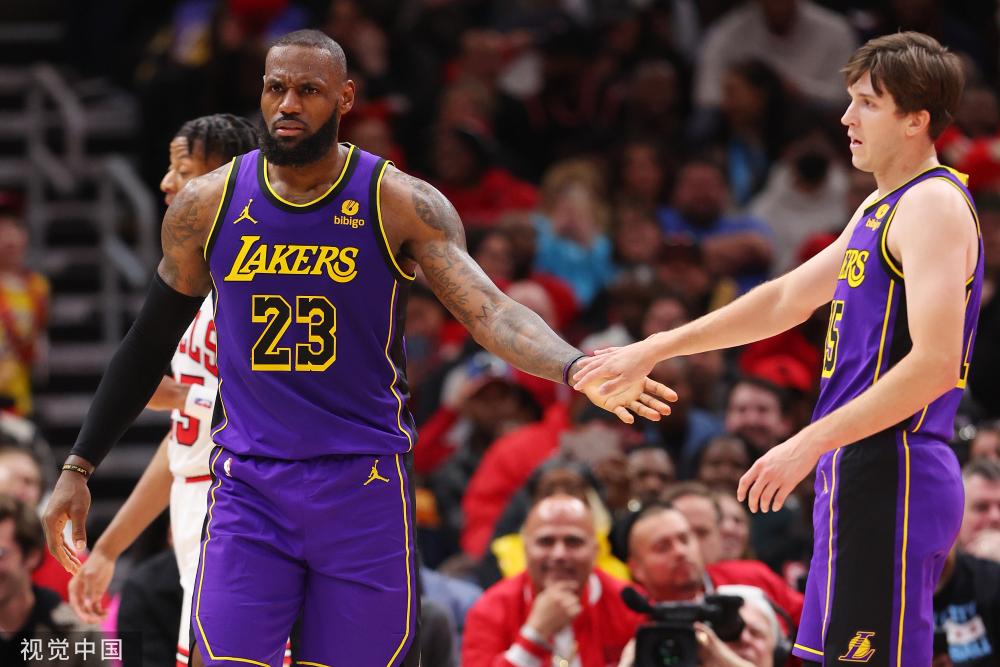 在赛场上更 在赛场上更